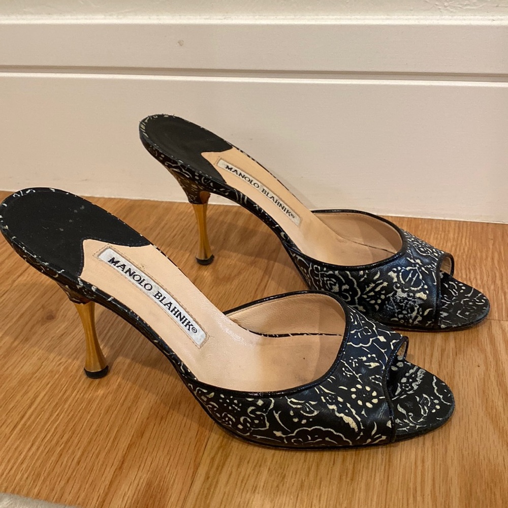 MANOLO BLAHNIK
Animal Print Slides